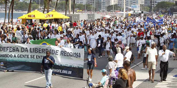 Notícias Gospel Caminhada em Defesa da Liberdade Religiosa leva milhares a Copacabana | Noticia Evangélica Gospel