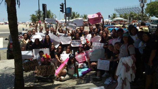 Abraço Grátis: Jovens cristãos fazem ação de evangelismo na parada gay do Rio de Janeiro | Noticia Evangélica Gospel