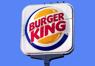 Burger King é processado por discriminação religiosa, jovem é impedida de trabalhar de saia