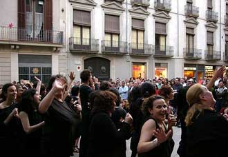 Gospel o melhor da WEB Igreja na Espanha Evangeliza nas ruas, parques e praças através de Coral Gospel com 25 vozes Noticia Religião Mundo