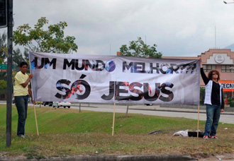 Rock in Rio: Cristãos evangelizam no caminho para Cidade do Rock