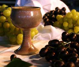 taça de vinho e uva na santa ceia