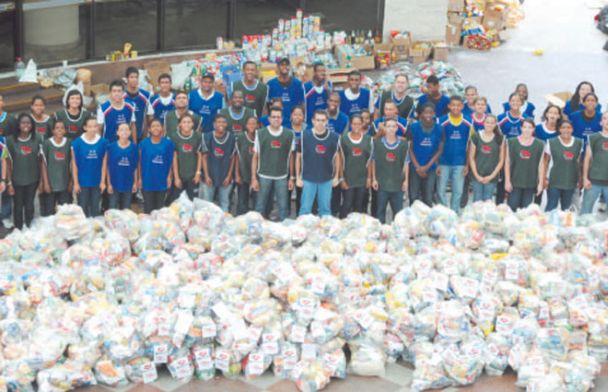 GOSPEL Fotos e imagens Igreja Universal distribui 30 toneladas de alimentos para desabrigados da chuva em Moçambique Noticia Religião