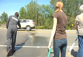 GOSPEL Fotos e imagens Ateus usam 'água profana' para lavar rodovia que havia sido ungida por cristãos Noticia religião